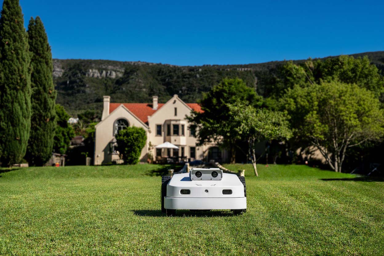 The Future of Lawn Care: Why Perimeter Wire-Free Robotic Mowers are a Game Changer for Large Lawns